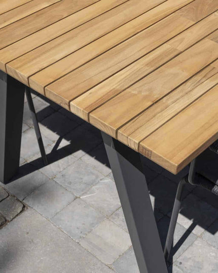 4 Seasons Outdoor Veneto Dining Anthrazit + Taste 4SO Ambassador Teaktabelle 240 x 100 cm