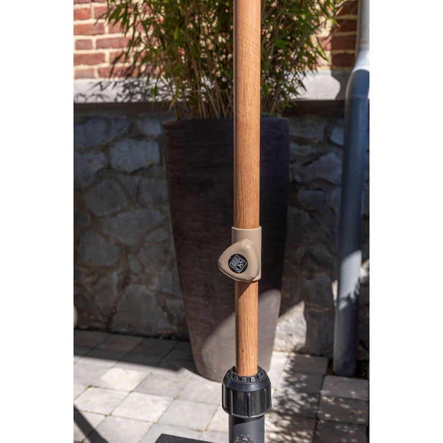 4 Seasons Outdoor Azzurro 300 cm. Ø Sand mit Holz Look -Rahmen