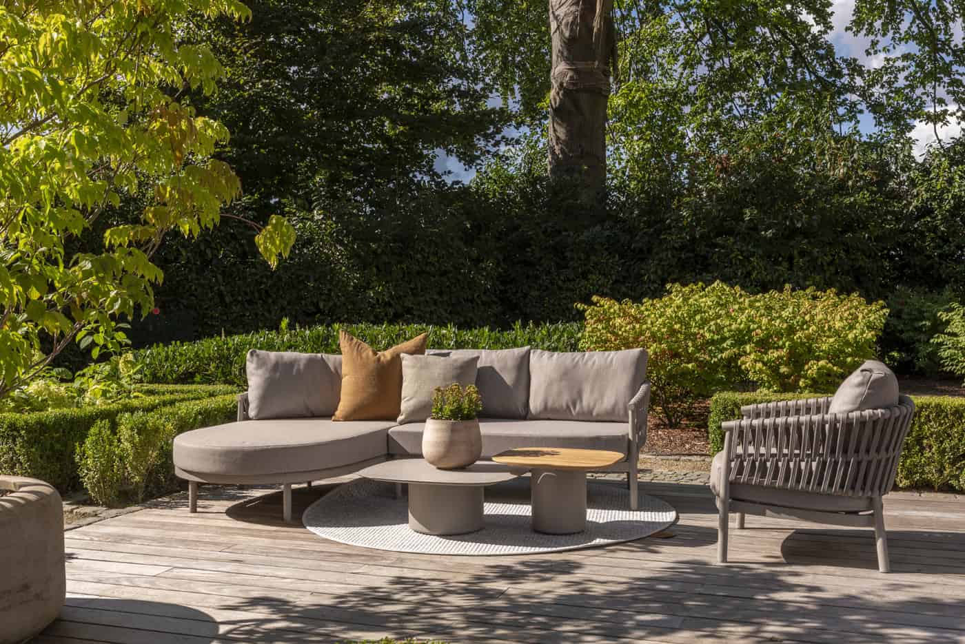 Taste 4SO Catalana loungeset + loungestoel + Demi tafels