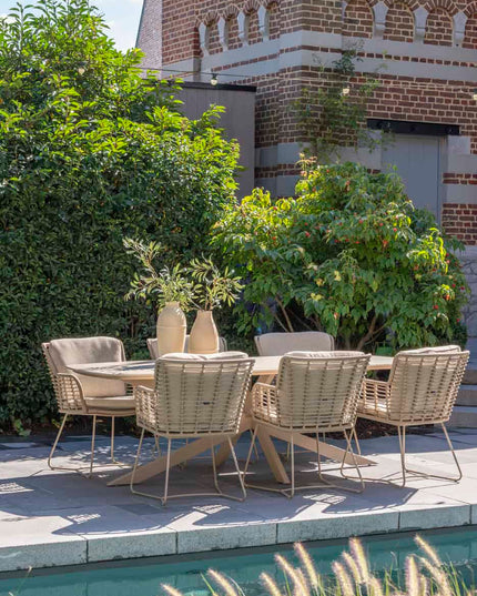 4 Seasons Outdoor Fabrice Essstuhl Latte + Taste 4SO Manolo Tisch Latte mit bedrucktem Keramiktisch Top 240 cm