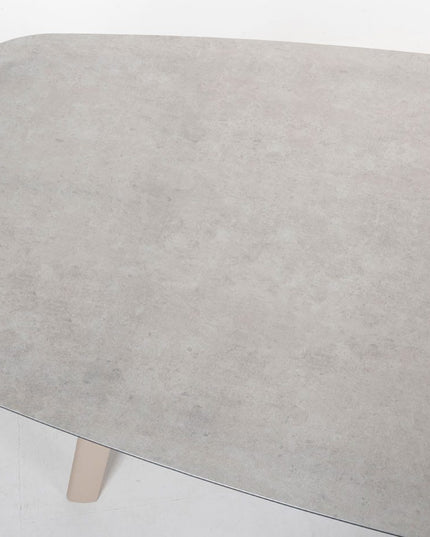 4 Seasons Outdoor Fabrice Essstuhl Latte + Taste 4SO Manolo Tisch Latte mit bedrucktem Keramiktisch Top 240 cm