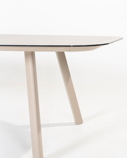 4 Seasons Outdoor Fabrice Essstuhl Latte + Taste 4SO Manolo Tisch Latte mit bedrucktem Keramiktisch Top 240 cm