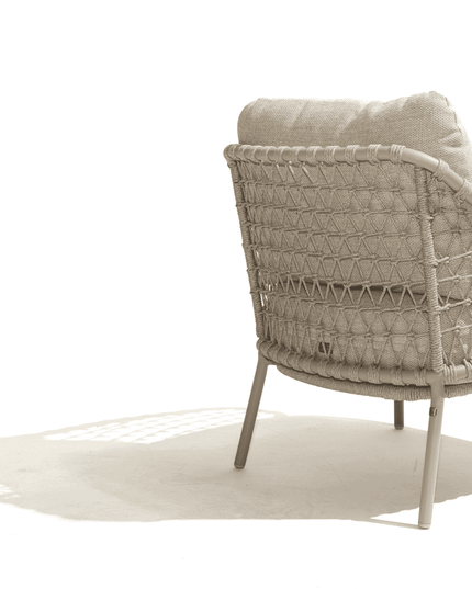 4 Seasons Outdoor Garten Sardinia niedriger Esstuhl + Taste 4SO Saba Low Dining Latte Basis mit Teaktisch 130 Ø CM