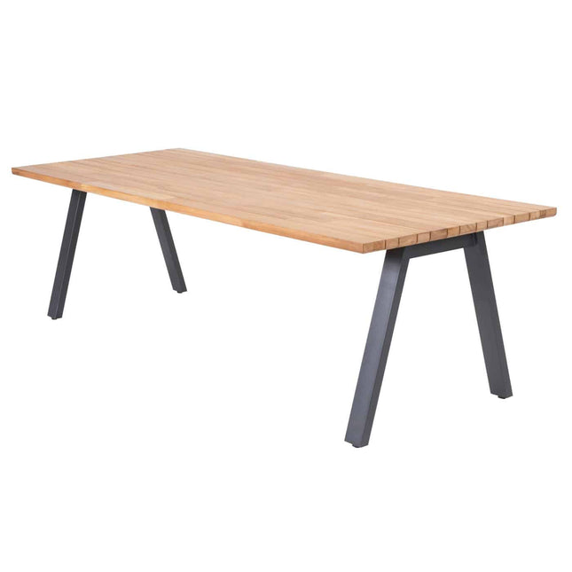 Taste 4SO Parma Stackbares Essen + Ambassador Teaktabelle 240 cm