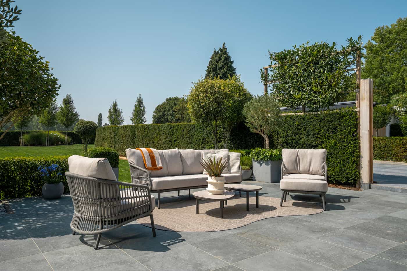 4SO Alicante lounge set anthracite + Taste 4SO Monroe salontafels (2 st.)