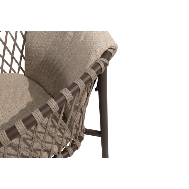 4 Seasons Outdoor Allora Essstuhl Terre + Taste 4SO Prado Tisch mit Keramik -Tisch -Top Barrel Terre 240 cm