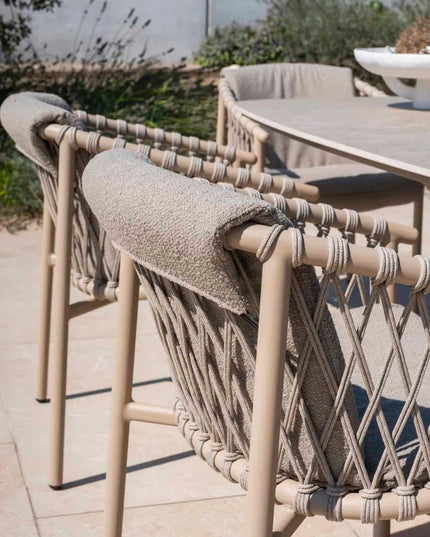 4 Jahreszeiten Outdoor Allora Essstuhl Latte + Geschmack 4so Prado Tisch mit Keramiktisch Top Barrel Latte 240 cm