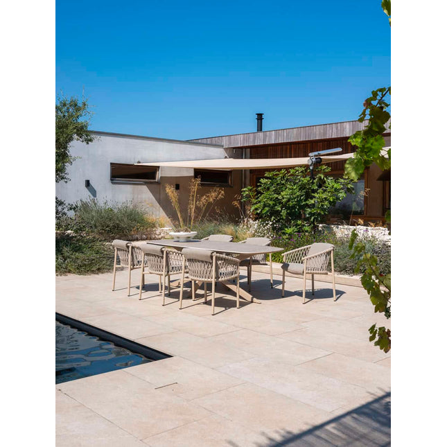 4 Seasons Outdoor Allora Essstuhl Latte + Taste 4SO Capri Tisch-Fass-Form-Teak 240 cm
