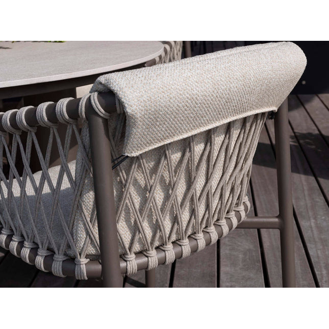 4 Seasons Outdoor Allora Essstuhl Terre + Taste 4SO Korsica Tisch Kieselform Teak 240 cm