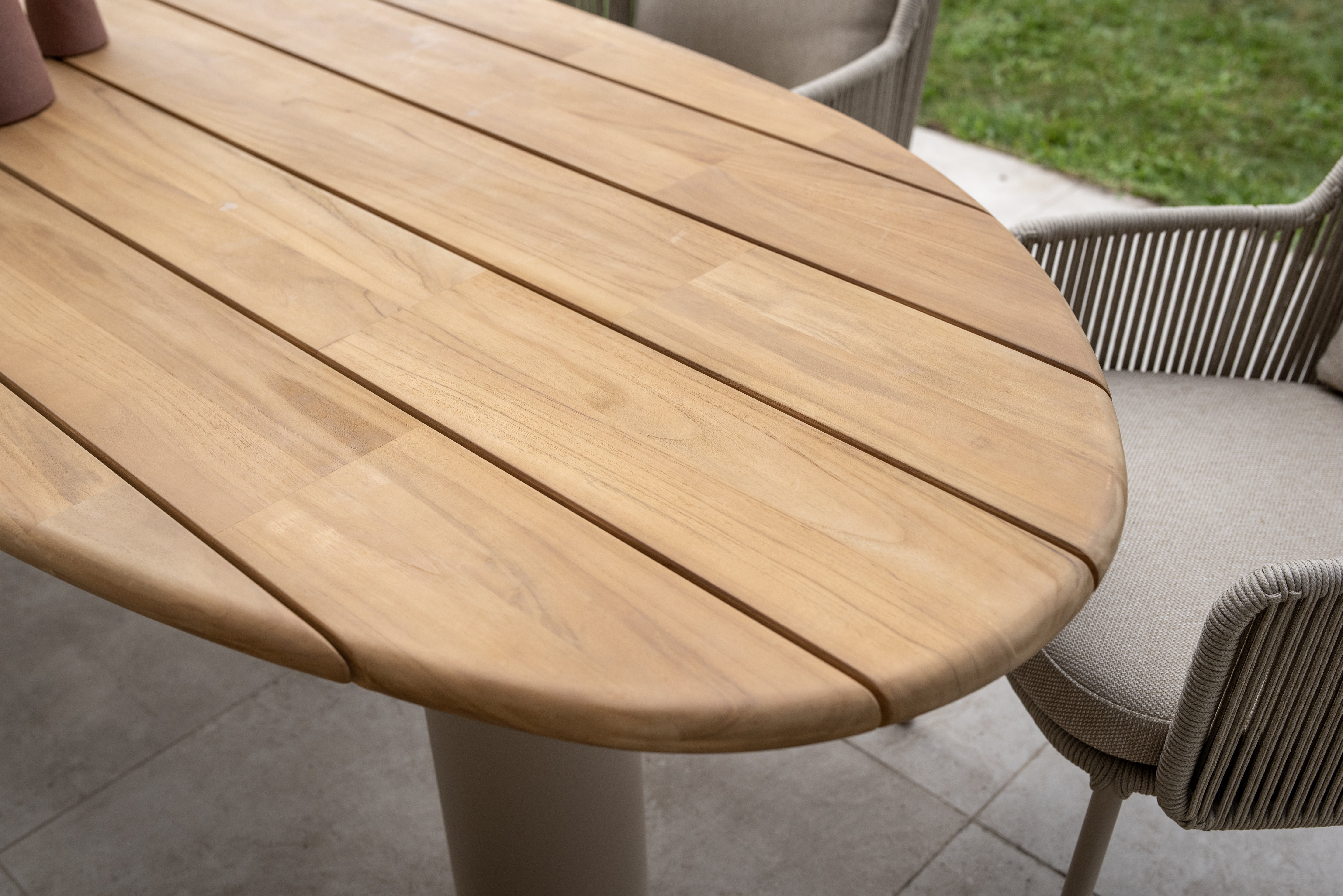 Taste 4SO Estate dining table natural teak 240x105cm - Detail view