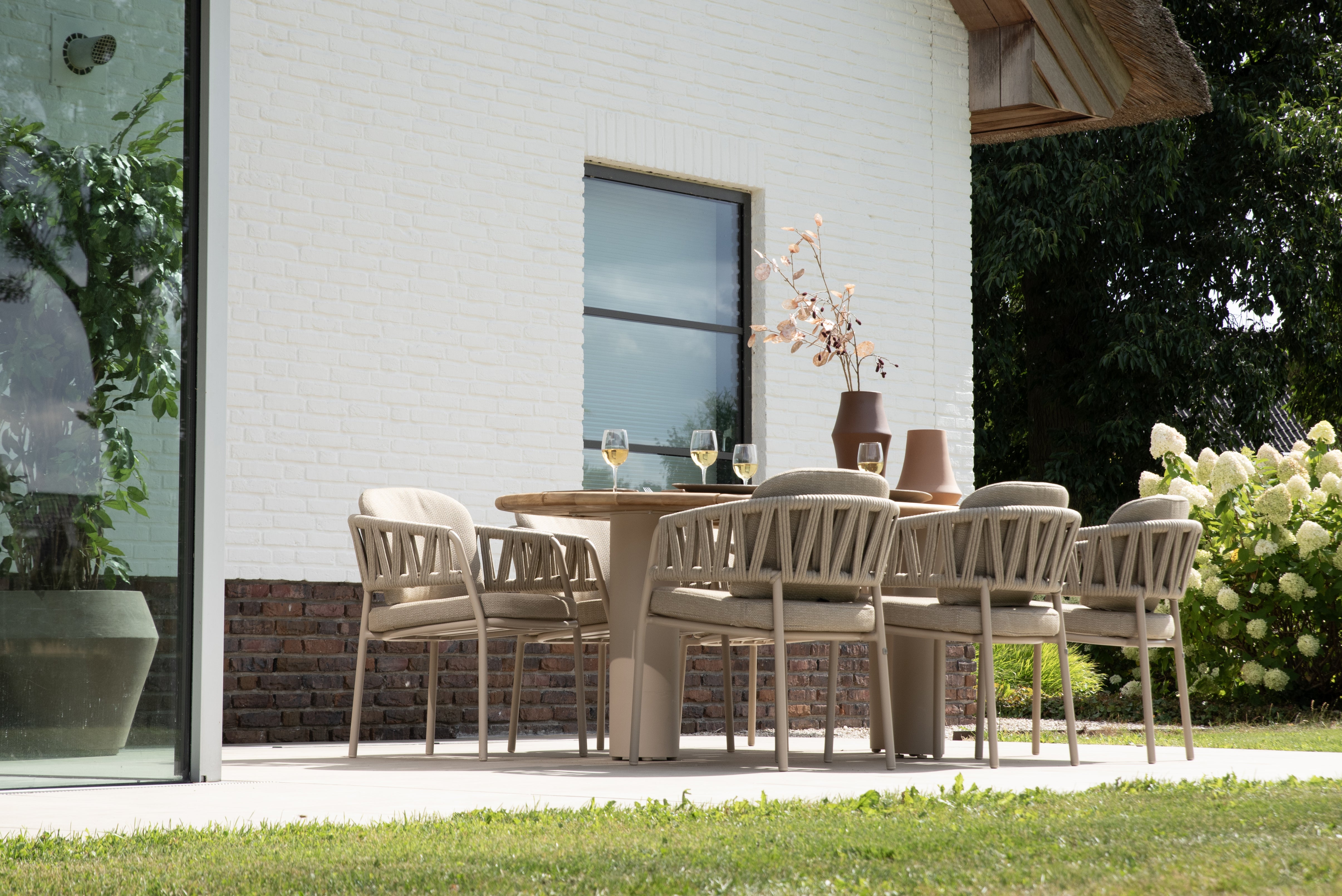 Taste 4SO Calma high dining chair latte with 2 cushions - Lifestyle