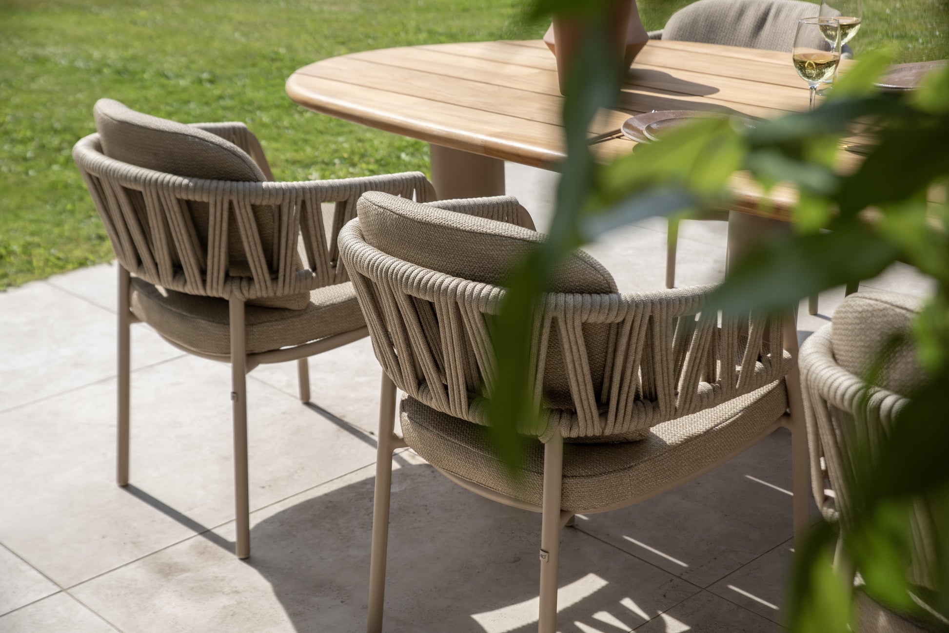 Taste 4SO Calma footstool latte with cushion - Detail view