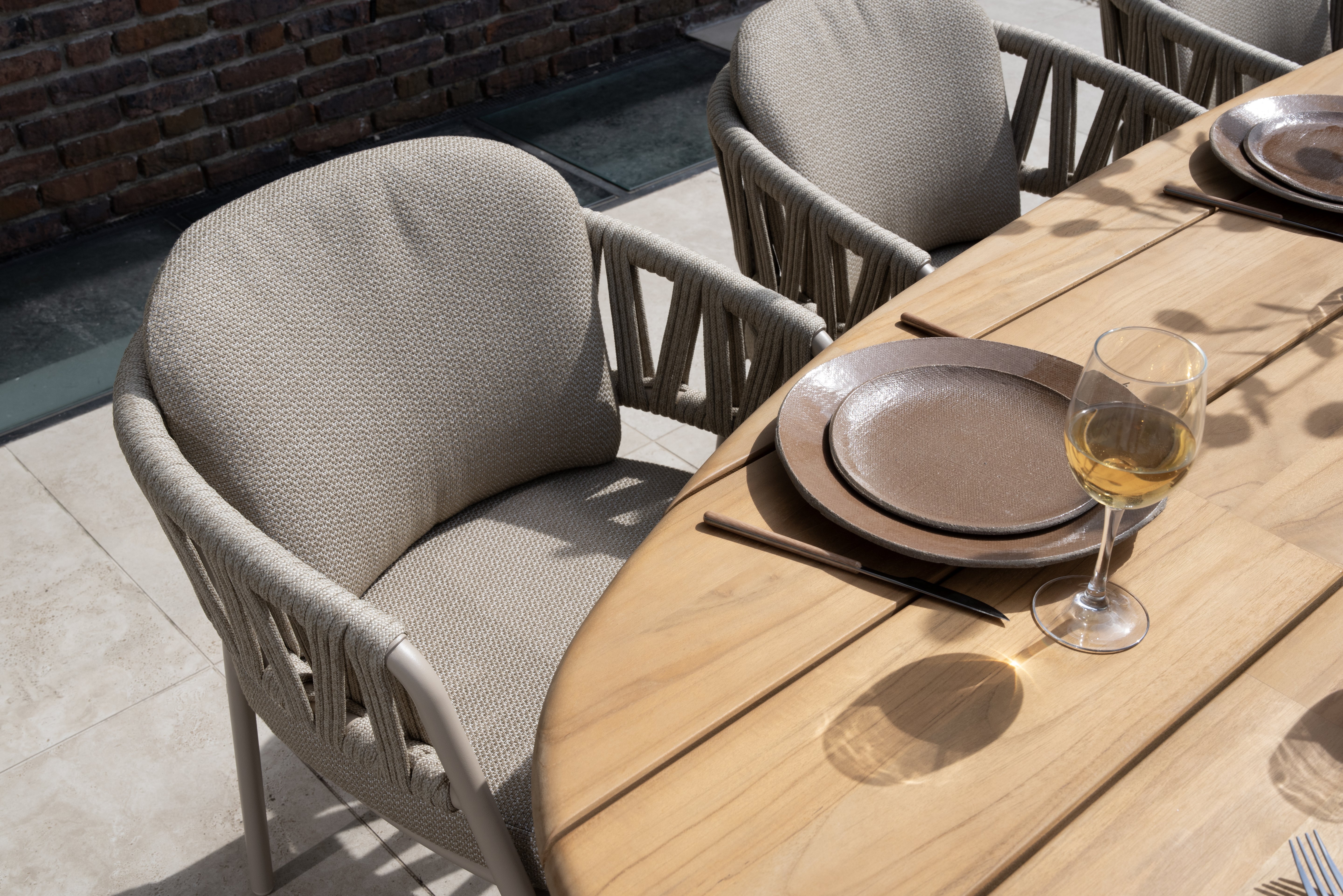 Taste 4SO Calma high dining chair latte with 2 cushions - Detail view