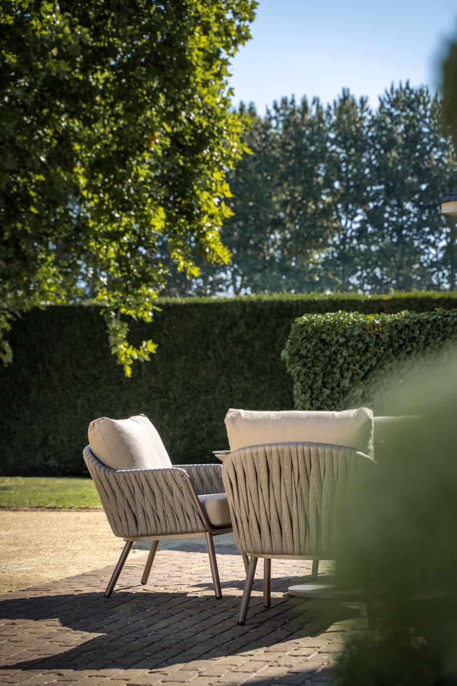 4SO Cannes low dining set terre met Sarah tafel ⌀130cm - afbeelding 4