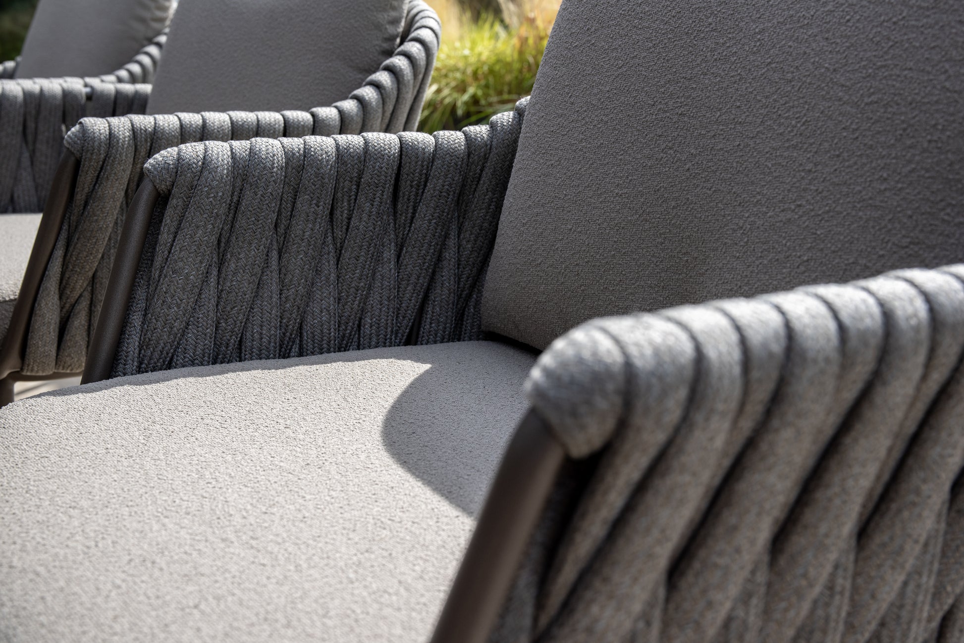 Taste 4SO Cannes low dining chair terre with 2 cushions - Detail view