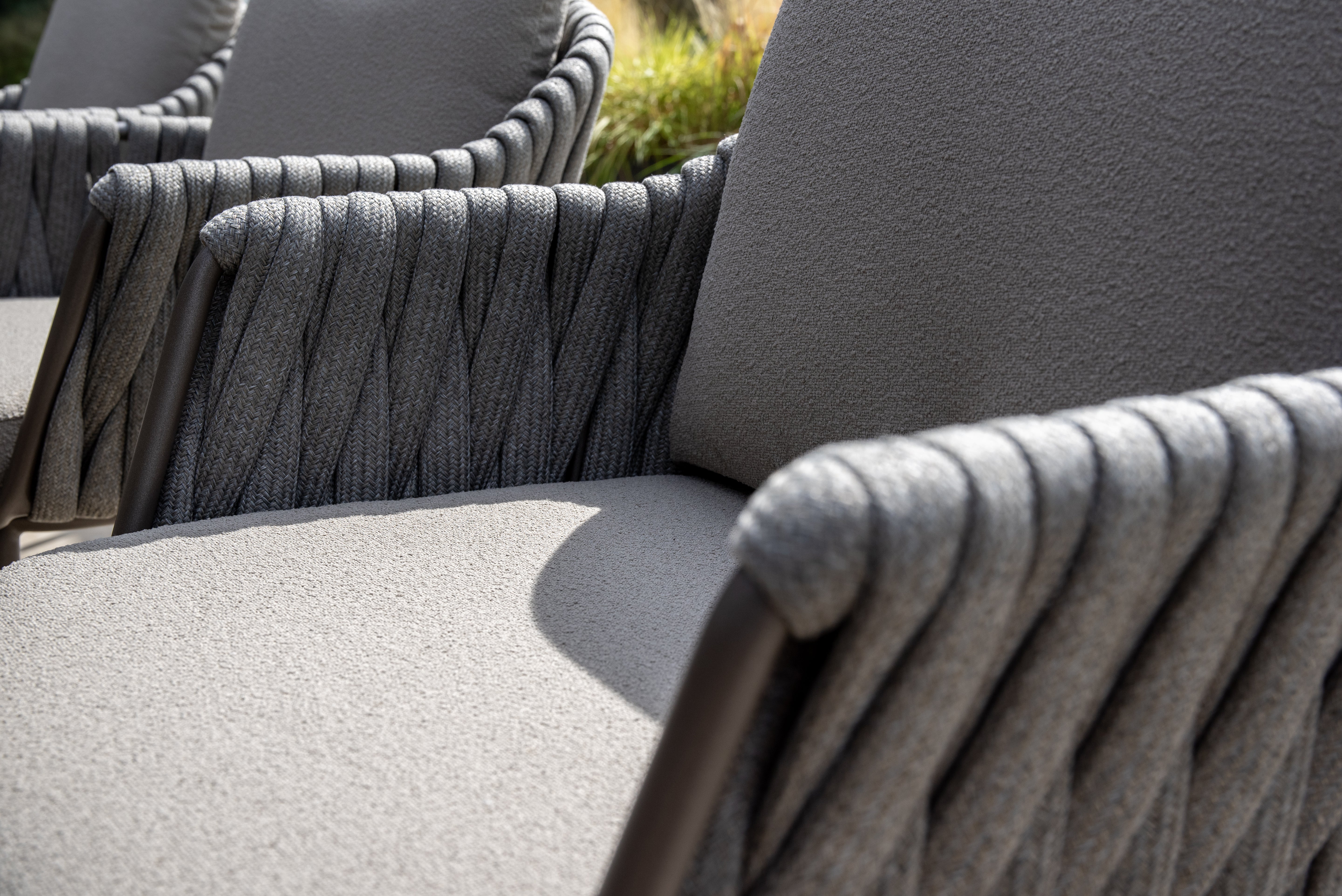 Taste 4SO Cannes low dining chair terre with 2 cushions - Detail view