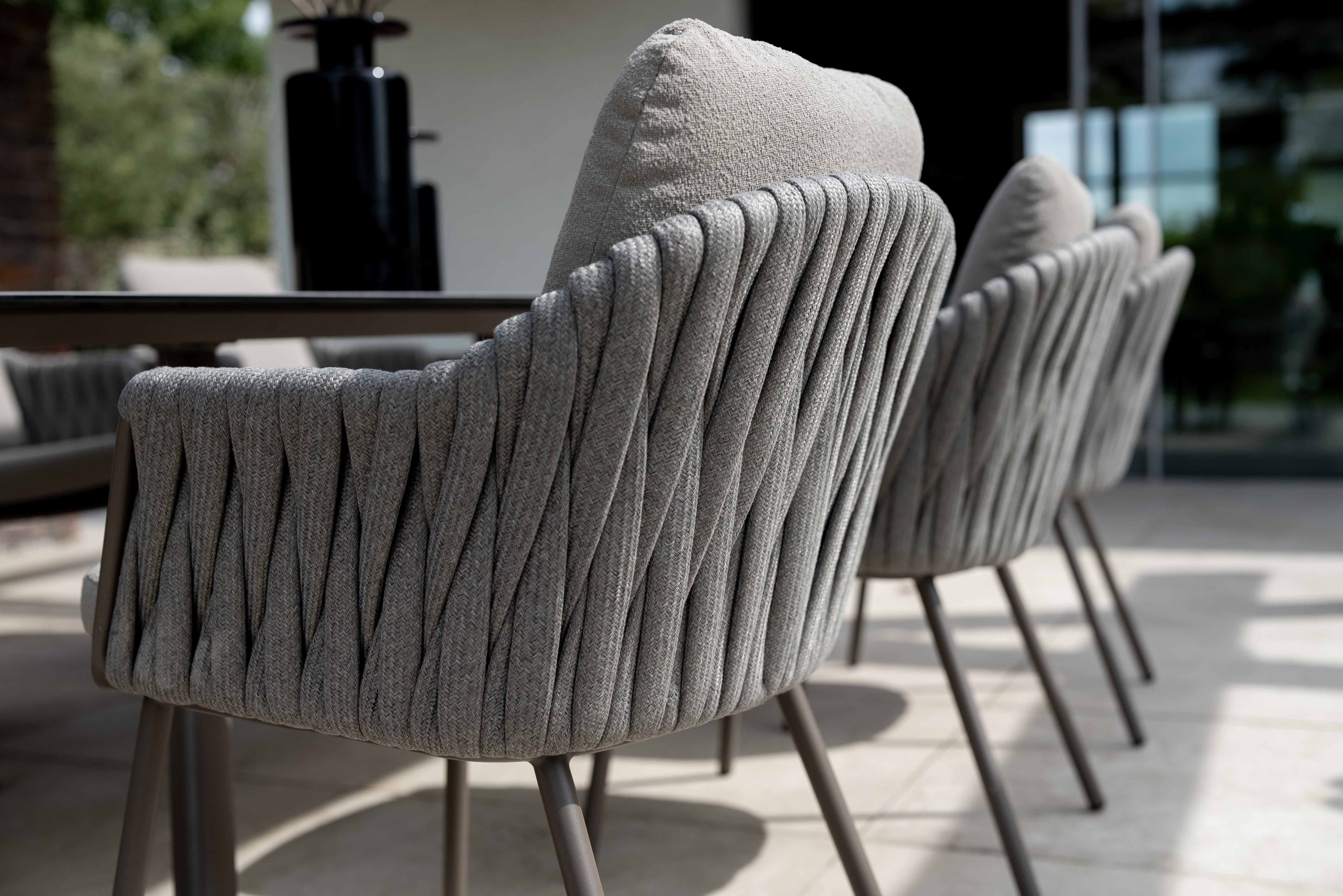 Taste 4SO Cannes low dining chair terre with 2 cushions - Detail view