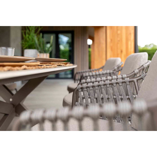 4 Seasons Outdoor Capalbio Essstuhl + Taste 4SO Prado Teak Tabelle 130 Ø CM