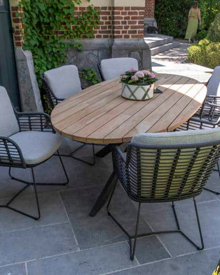4 Seasons Outdoor Fabrice Dining Anthrazit + Taste 4SO Prado Teaktisch Ellips 240 cm