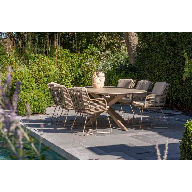 4 Seasons Outdoor Fabrice Essstuhl Latte + Taste 4SO Donato Tisch Keramik Latte 160 Ø cm