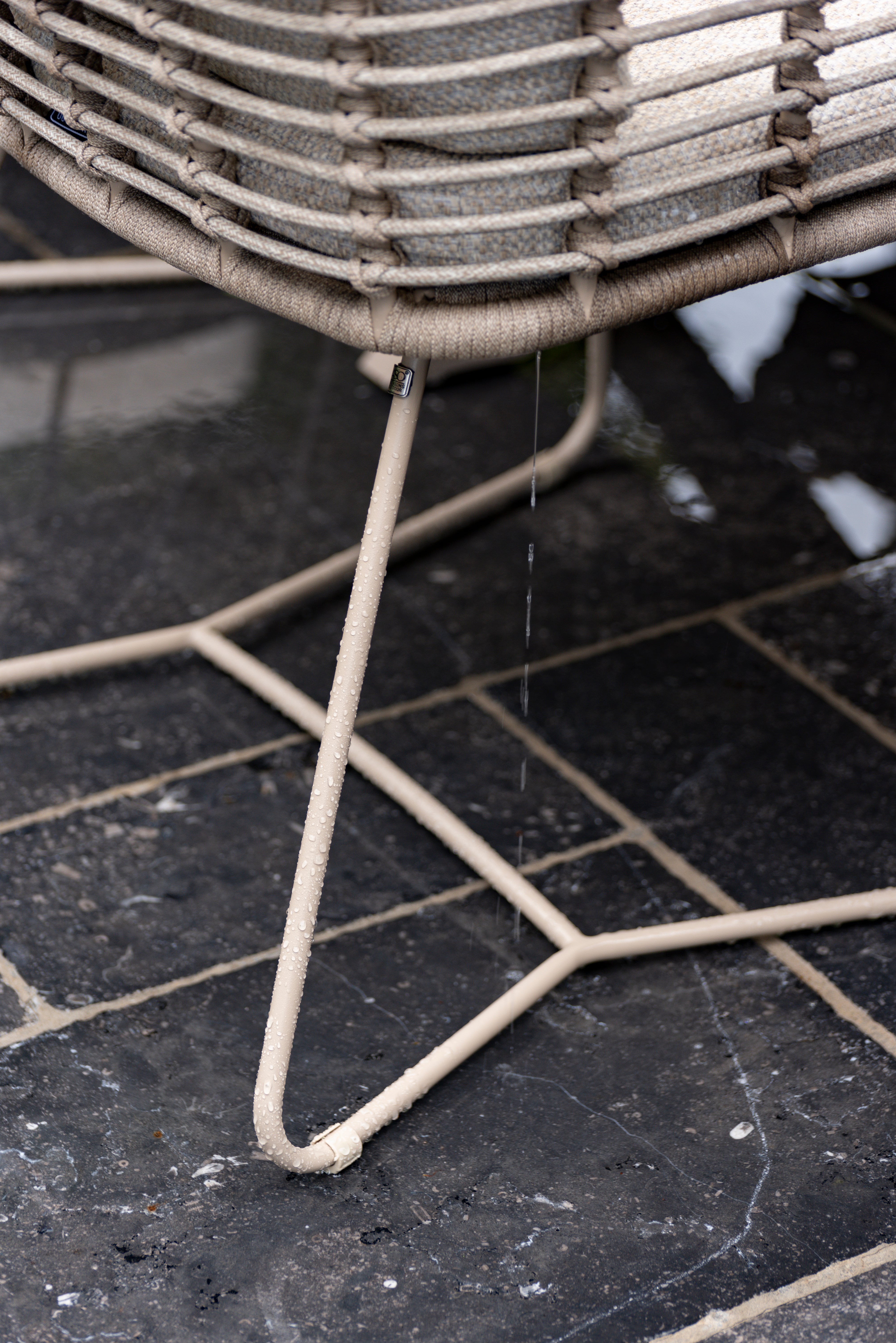 Fabrice dining set with Privada ellipse dining table - Detail
