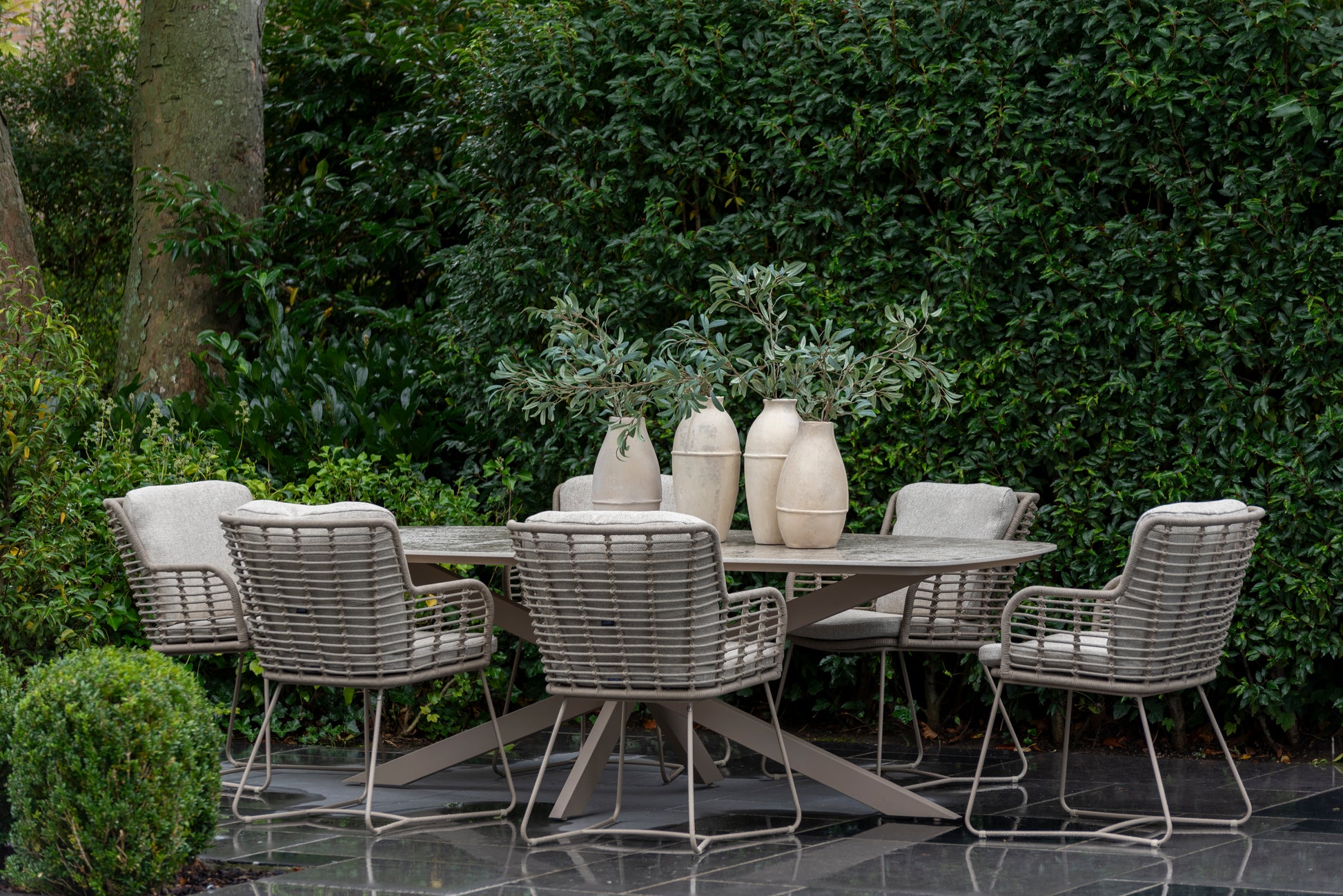 Fabrice dining set Latte with Manolo barrel table 240x103cm Latte - Detail