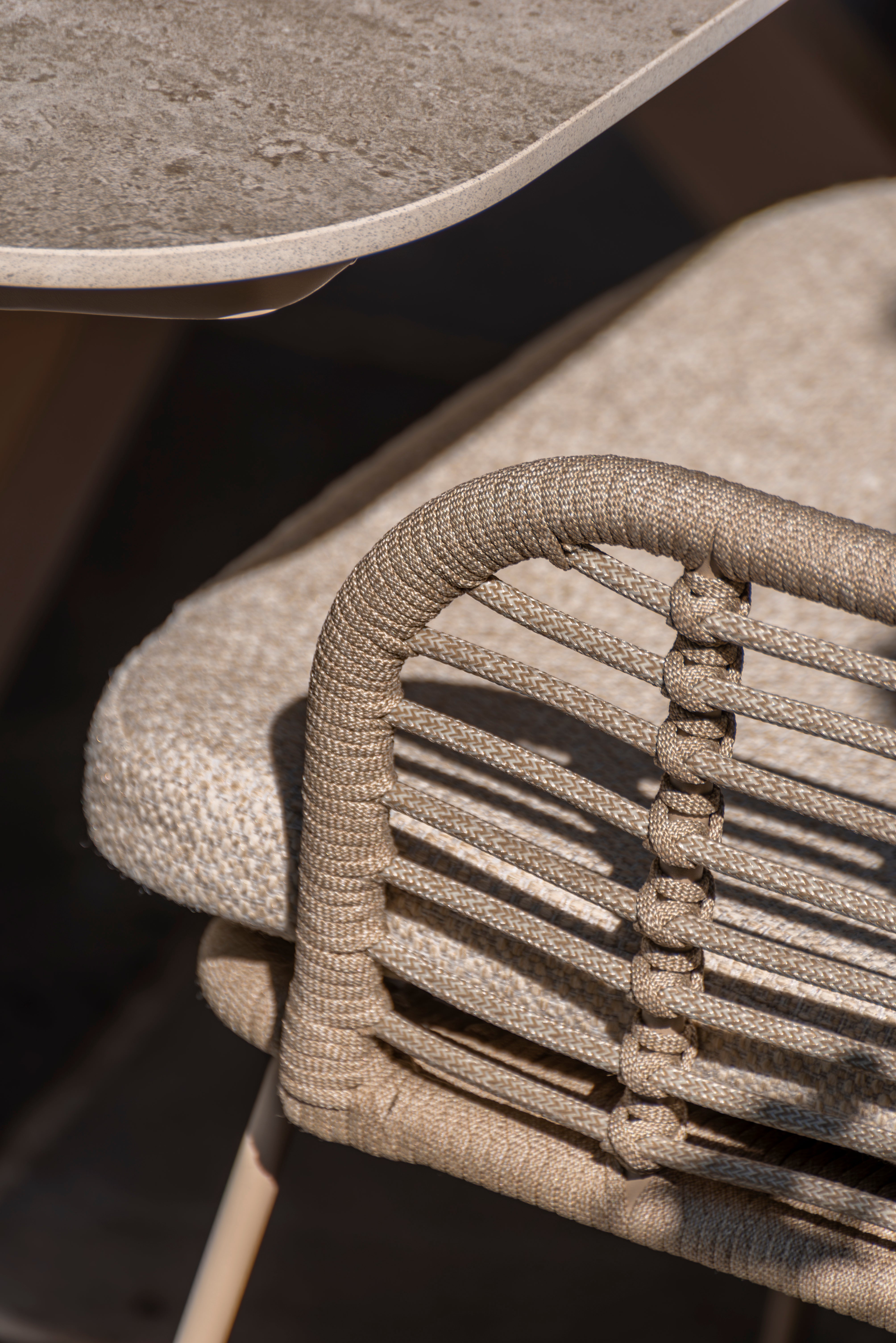 Fabrice dining set with Privada ellipse dining table - Detail