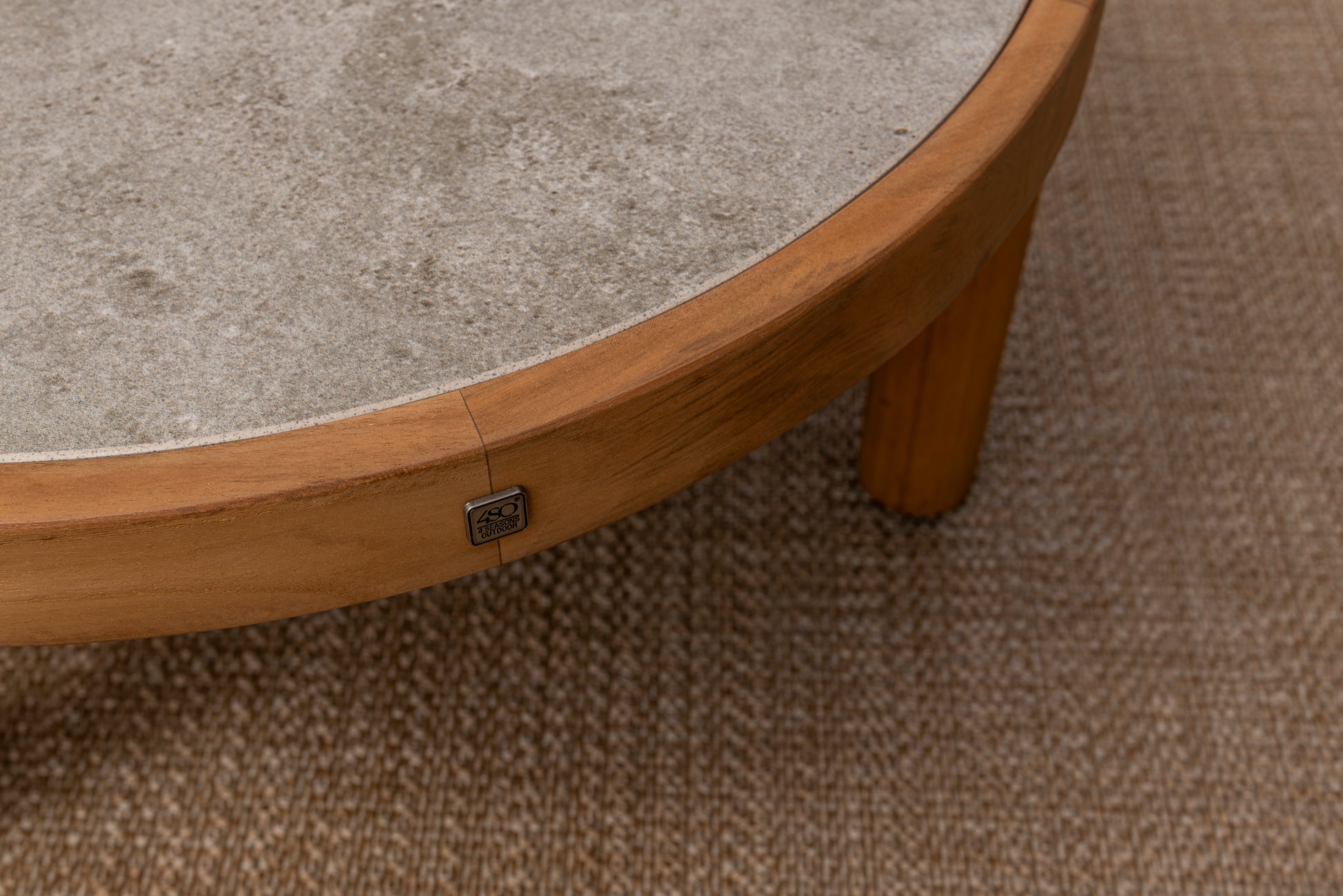 4SO Finn coffee table natural teak round 80 cm. Ø (H 25) - Detail view
