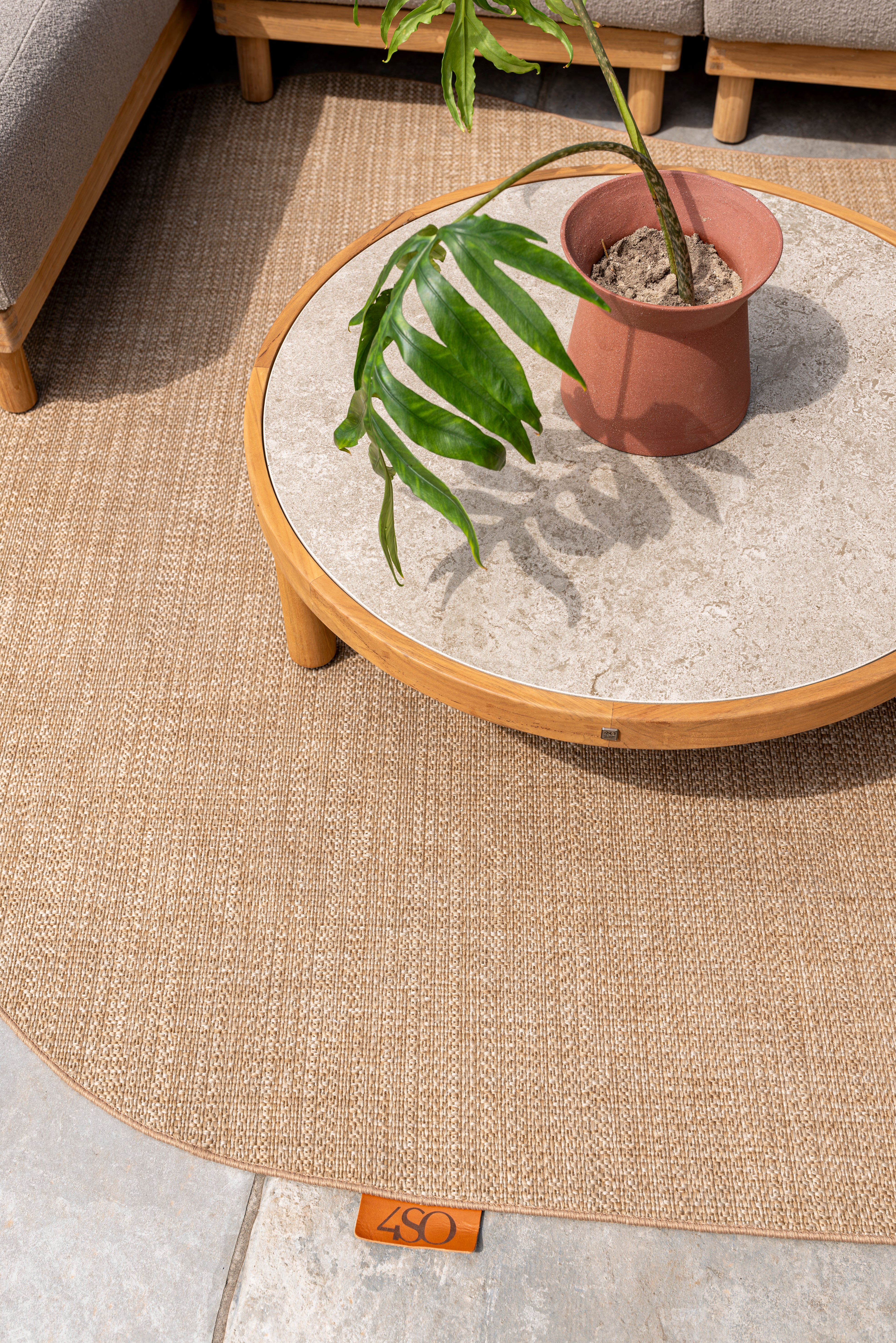 4SO Finn coffee table natural teak round 80 cm. Ø (H 25) - Detail view