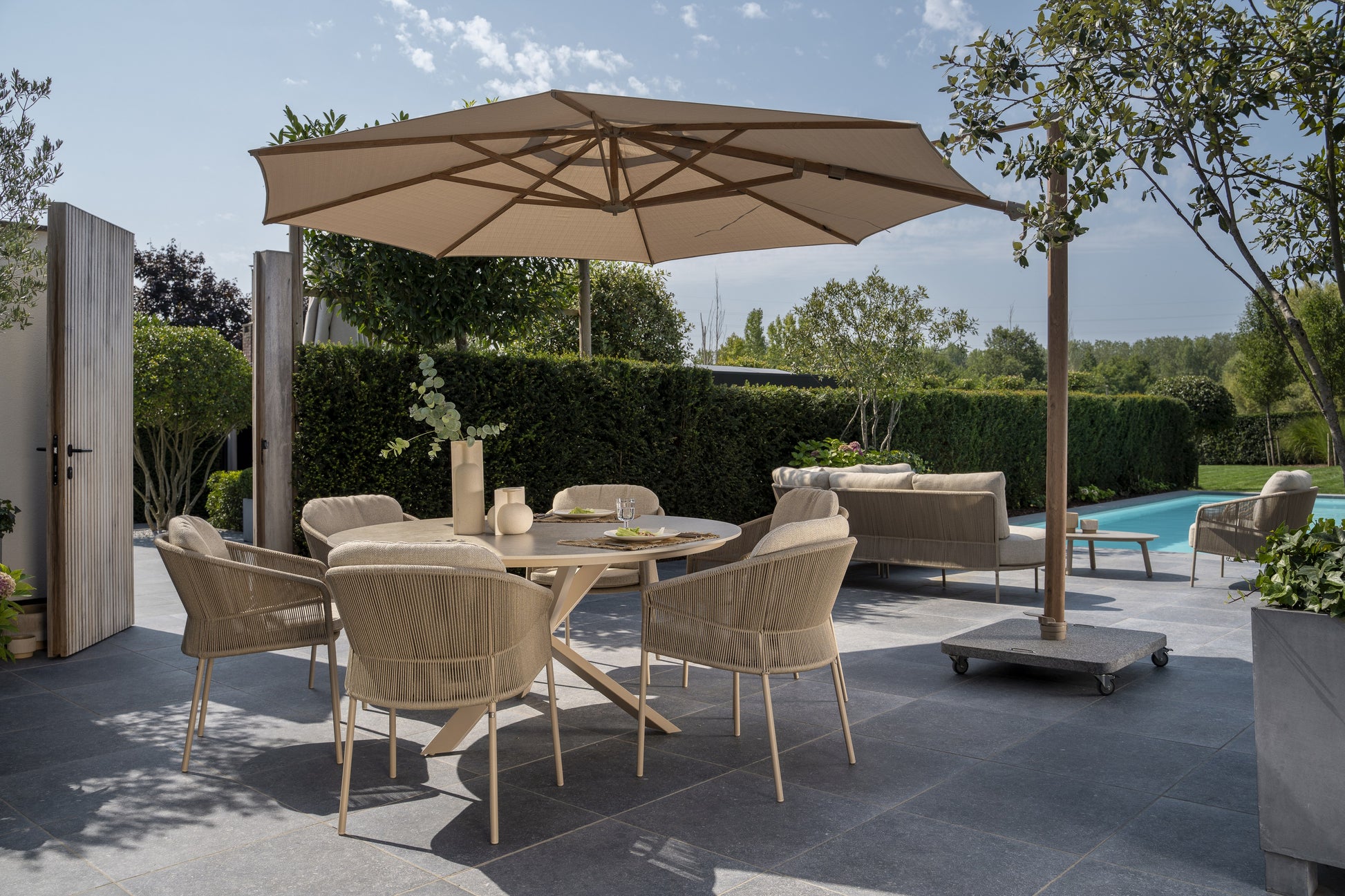 4SO Florence dining set latte (4 st.) met Prado tafel ⌀130cm — sfeervolle tuinset van 4 Seasons Outdoor