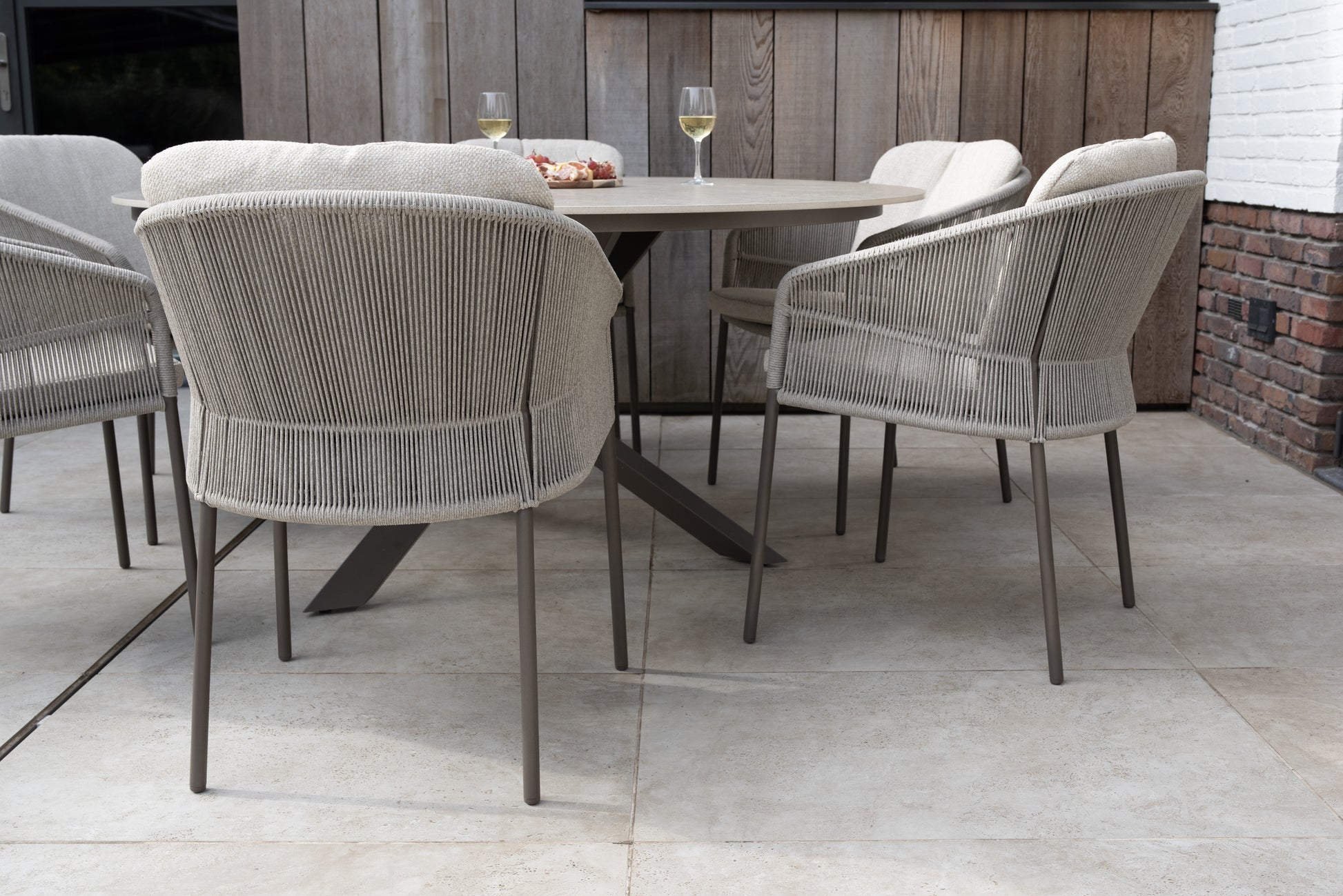 Taste 4SO Florence low dining chair terre with 2 cushions - Detail view