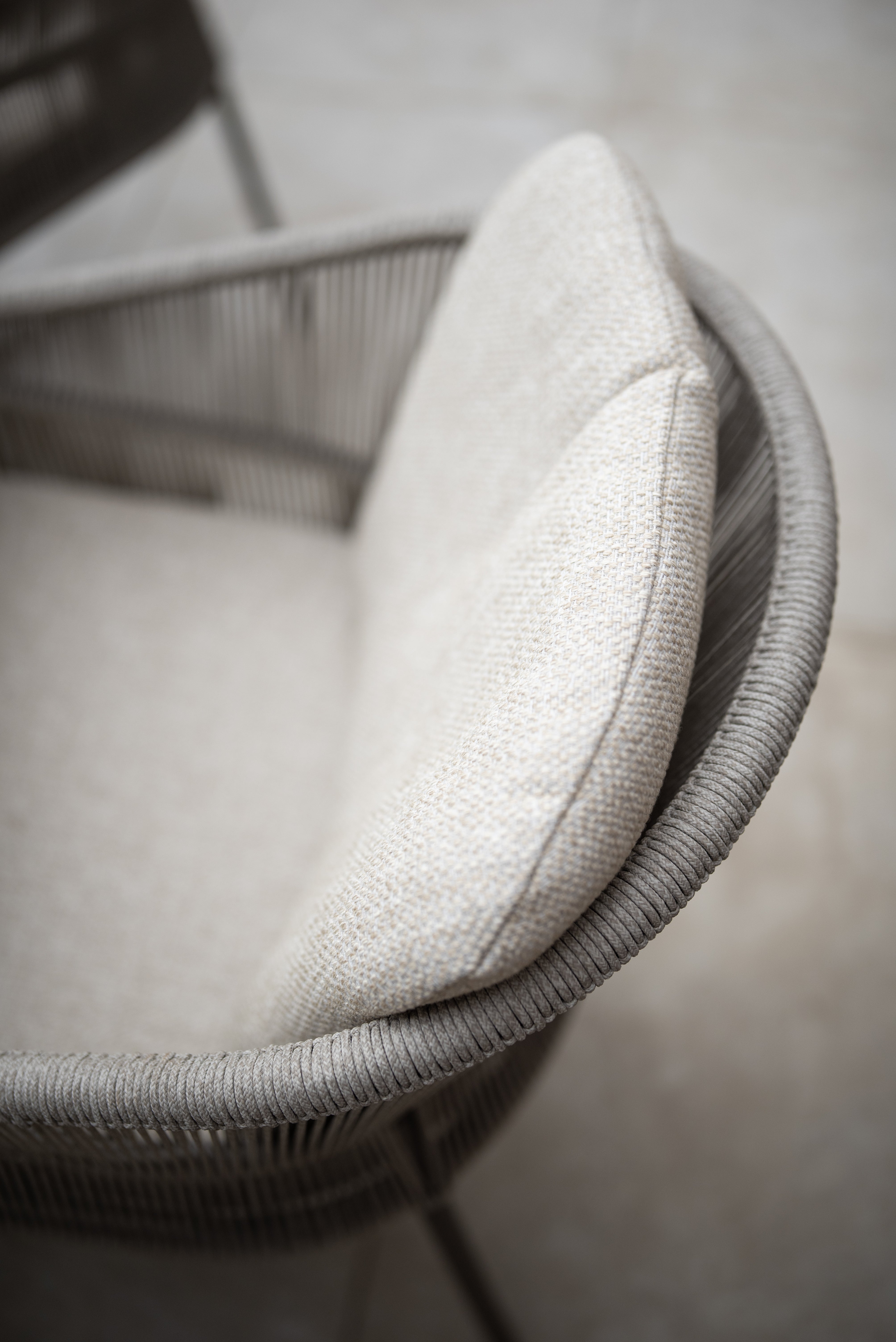 Taste 4SO Florence low dining chair terre with 2 cushions - Detail view