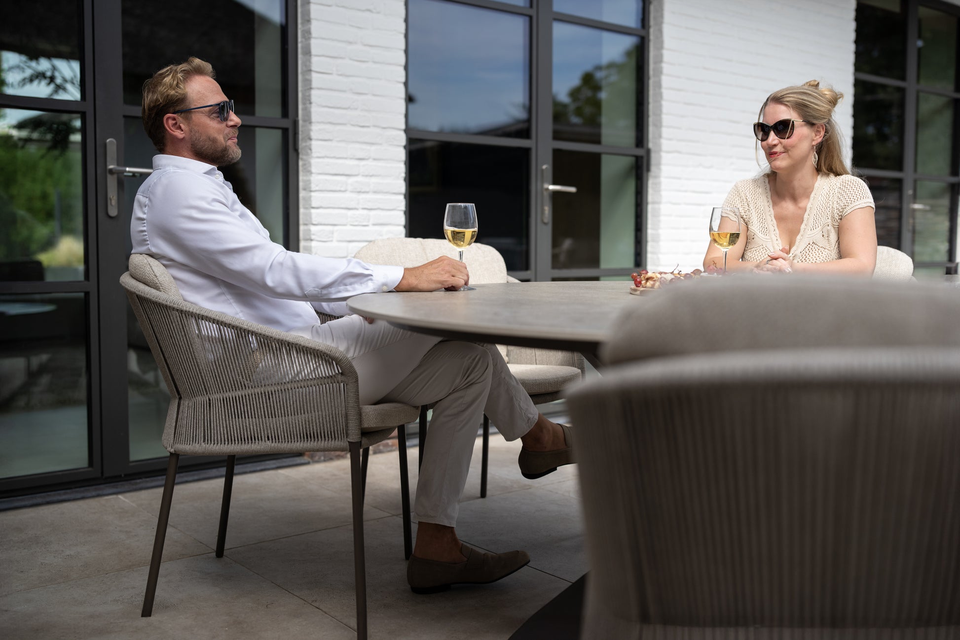 Taste 4SO Florence low dining chair terre with 2 cushions - Lifestyle