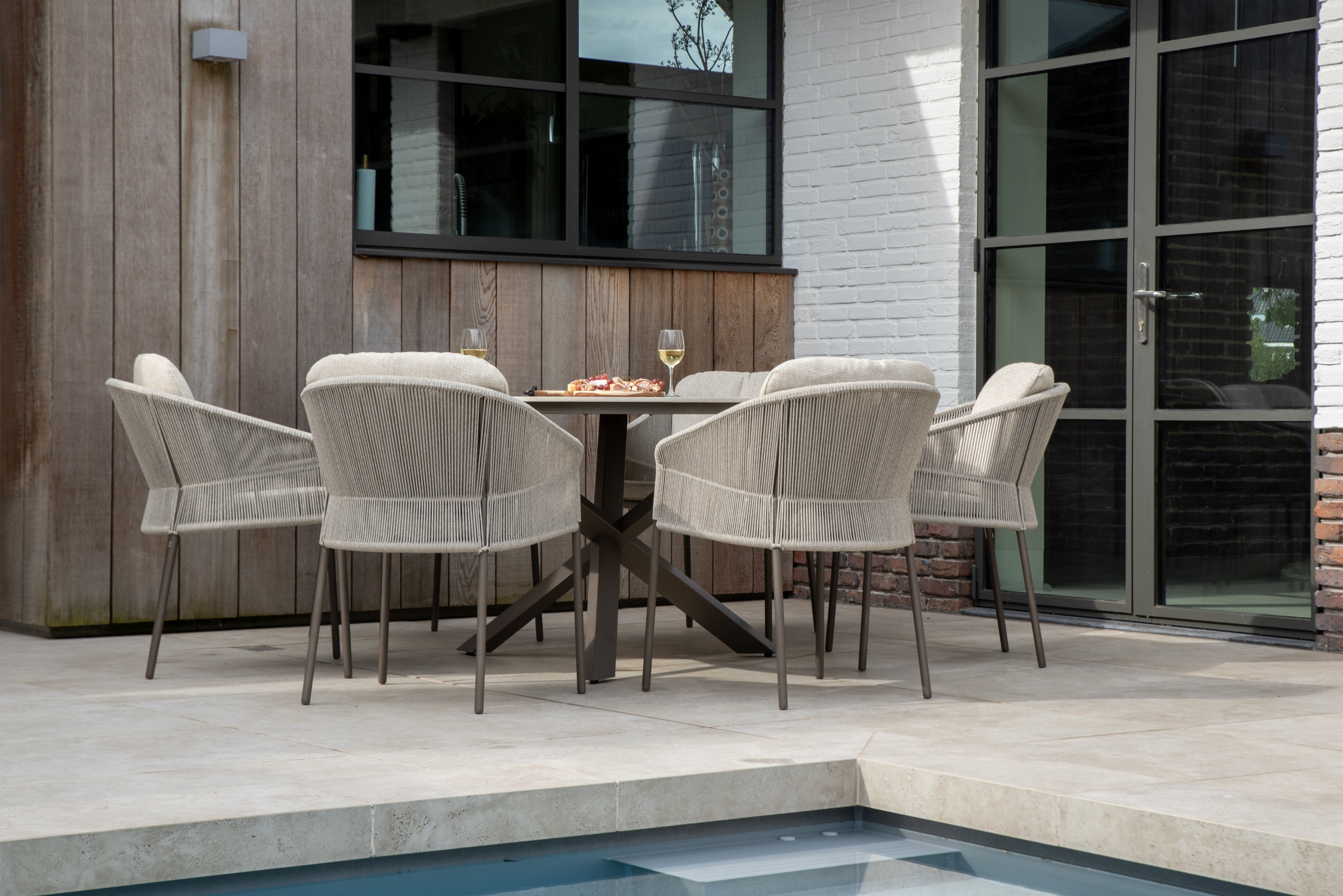 4SO Florence dining set terre (4 st.) met Prado tafel ⌀130cm — sfeervolle tuinset van 4 Seasons Outdoor