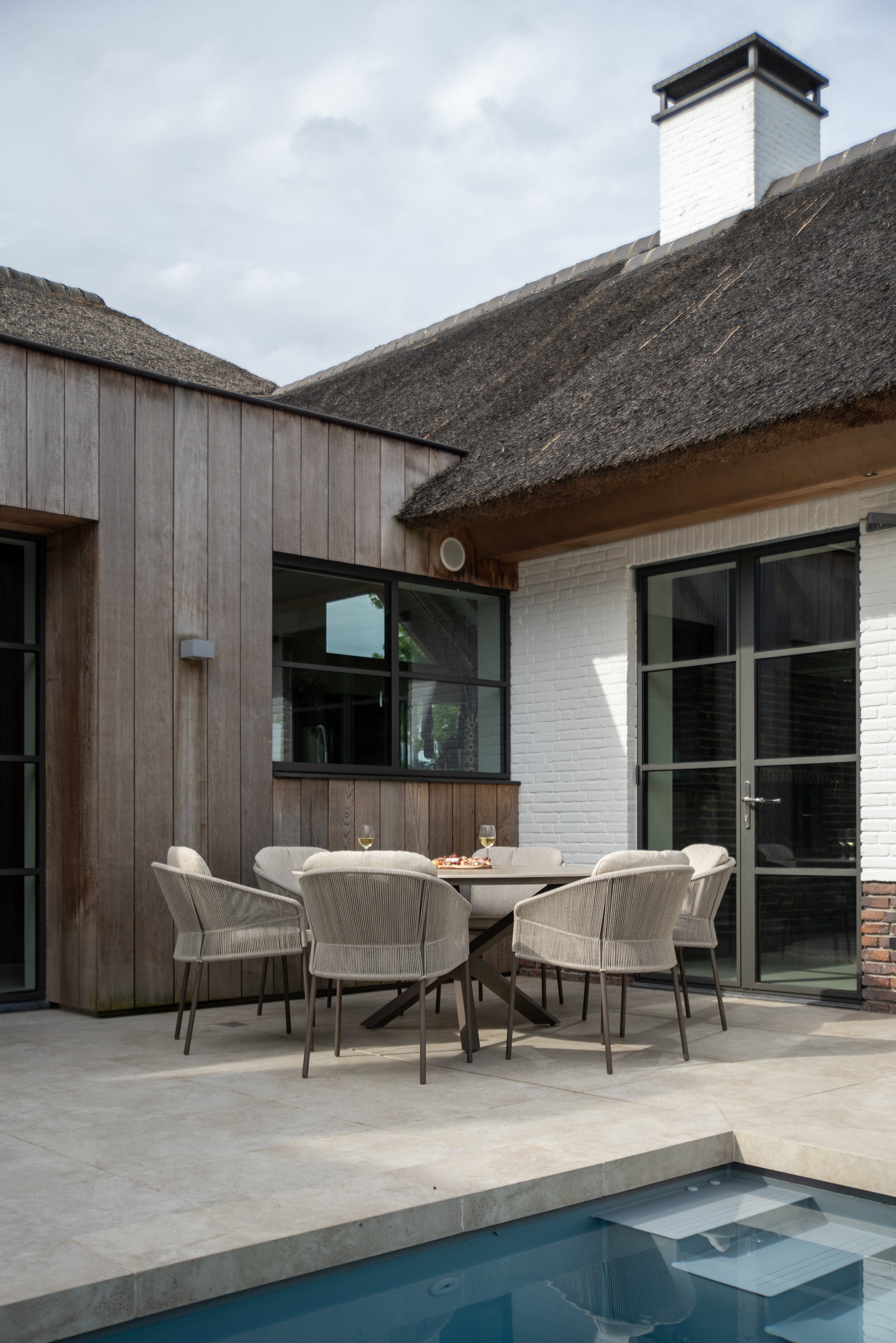4SO Florence dining set terre (8 st.) met Prado tafel 300x115cm — sfeervolle tuinset van 4 Seasons Outdoor