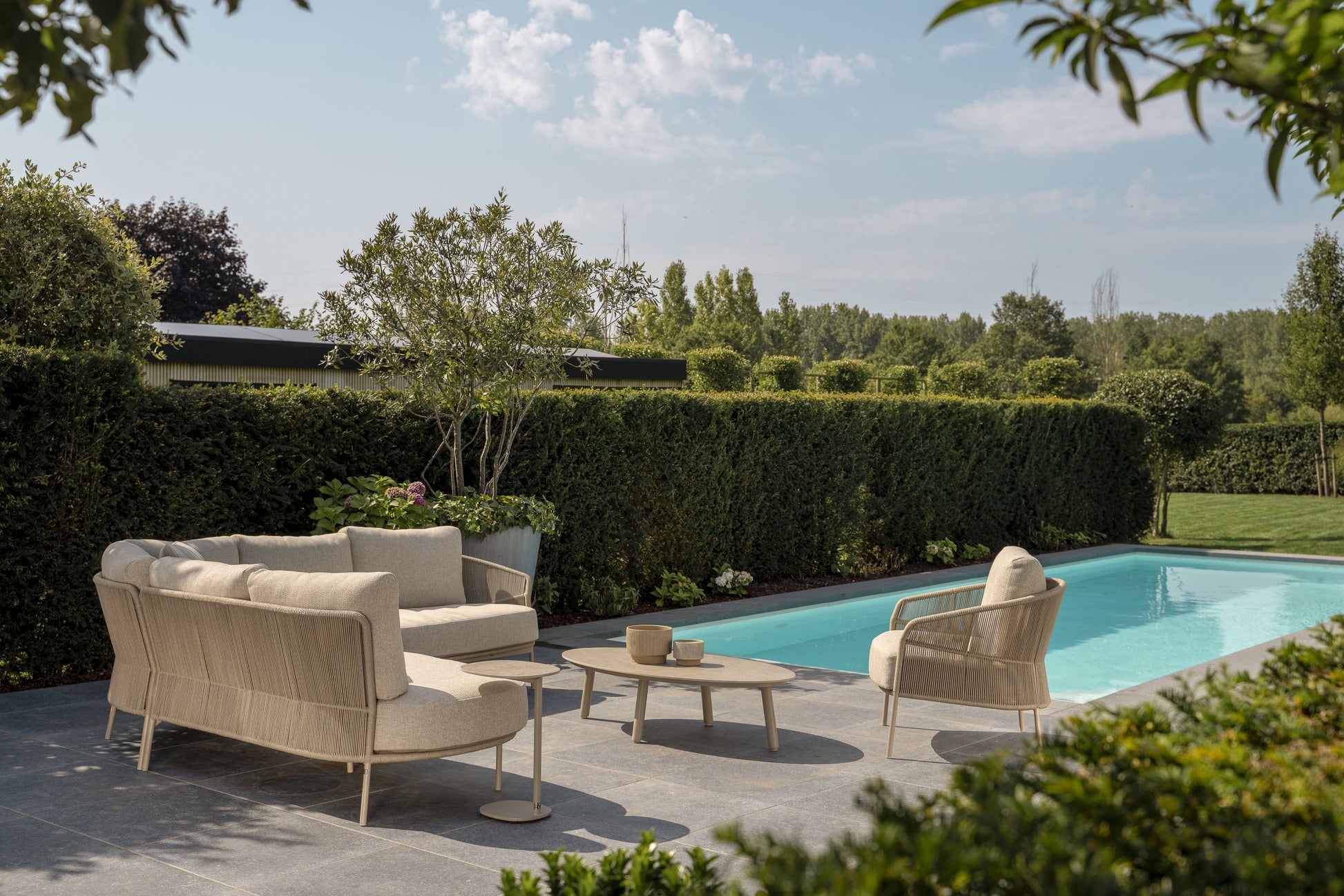4SO Florence lounge set latte met Salute salontafel 65x30cm — sfeervolle tuinset van 4 Seasons Outdoor