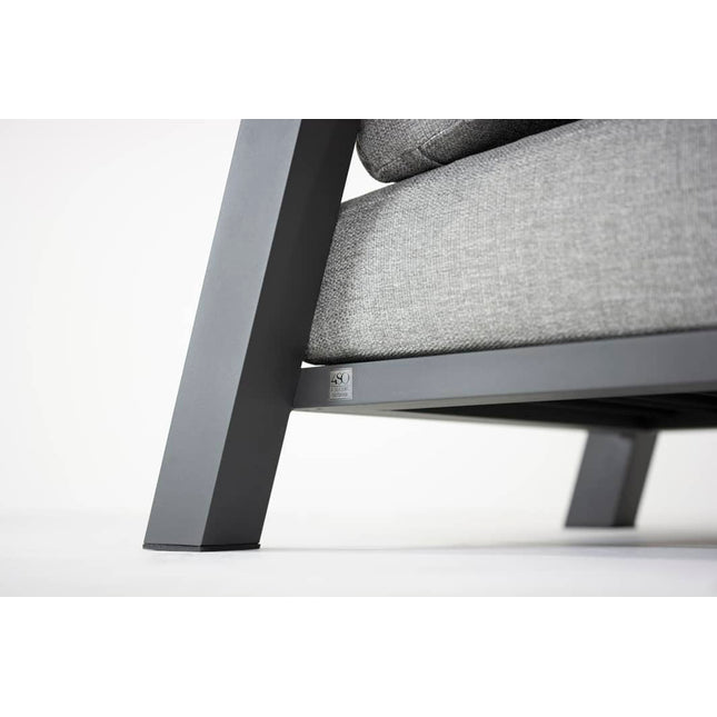 4 Seasons Outdoor Iconic Loungeset + Forza Hoher Loungetisch 120 x 70 x 55 cm