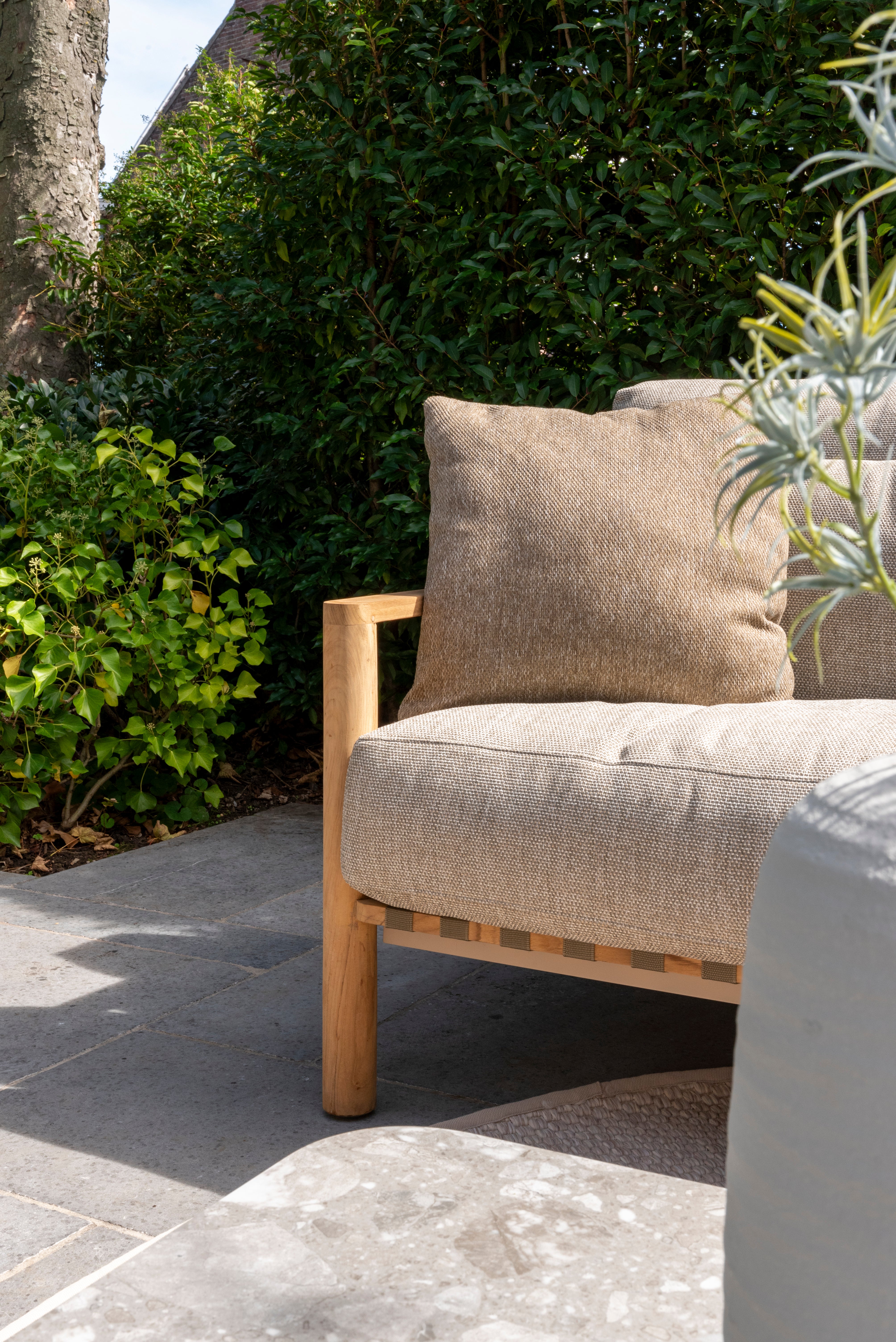 Lucas bistro living set with Finn coffeetable 60cm _ - Detail
