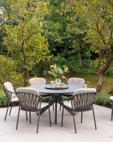 Taste 4SO Manitoba Stackbare Essstuhl Anthrazit + 4 Seasons Outdoor Locarno Tisch HPL Slate Anthrazit 160 Ø cm