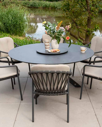 Taste 4SO Manitoba Stackbare Essstuhl Anthrazit + 4 Seasons Outdoor Locarno Tisch HPL Slate Anthrazit 160 Ø cm