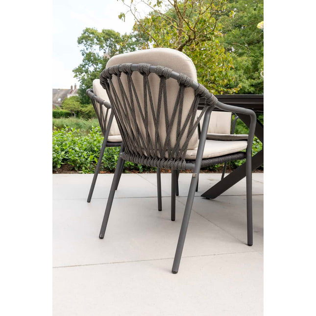 Taste 4SO Manitoba Stapelbare Essstuhl Anthrazit + Prado Tisch mit Keramik -Tisch -Top -Lauf Anthrazit 240 cm