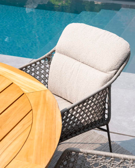 4 Seasons Outdoor Moretti High Back Speisestuhl + Taste 4SO Capri Tisch-Fass-Form-Teak 240 cm