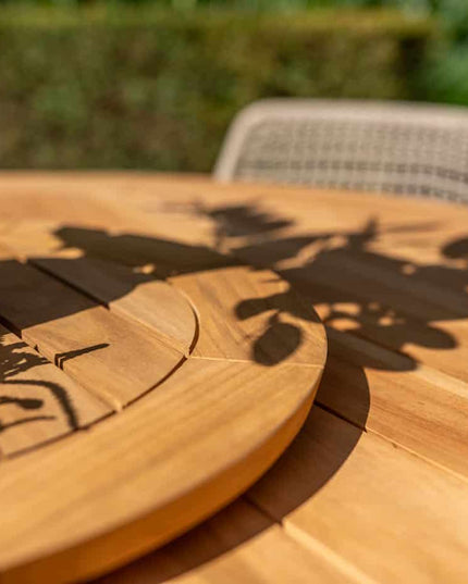 4 Seasons Outdoor Allora Essstuhl Latte + Geschmack 4SO Prado Teak Tabelle 160 Ø CM Latte Basis