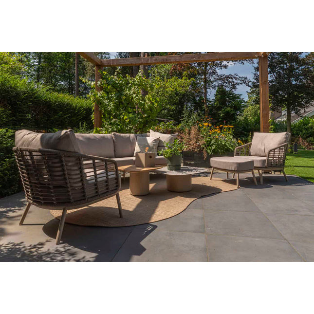 Taste 4SO Puglia Lounge Set 3-Sitzer-Lounge-Sofa + 2x Lounge Stuhl + Demi-Set von 2 Kaffeetischen Latte