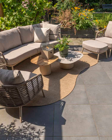 Taste 4SO Puglia Lounge Set 3-Sitzer-Lounge-Sofa + 2x Lounge Stuhl + Demi-Set von 2 Kaffeetischen Latte