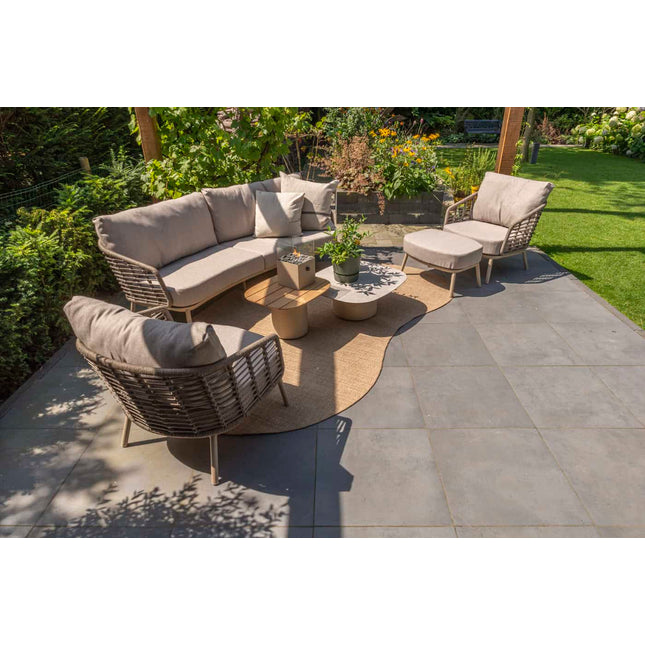 Taste 4SO Puglia Lounge Set 3-Sitzer-Lounge-Sofa + 2x Lounge Stuhl + Demi-Set von 2 Kaffeetischen Latte