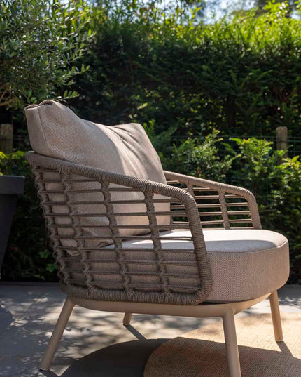 Taste 4SO Puglia Lounge Set 3-Sitzer-Lounge-Sofa + 2x Lounge Stuhl + Demi-Set von 2 Kaffeetischen Latte