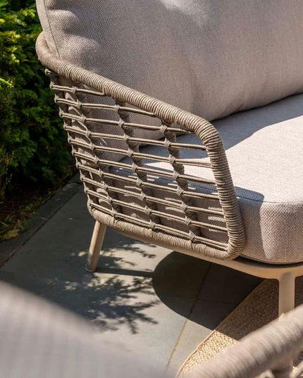 Taste 4SO Puglia Lounge Set 3-Sitzer-Lounge-Sofa + 2x Lounge Stuhl + Demi-Set von 2 Kaffeetischen Latte