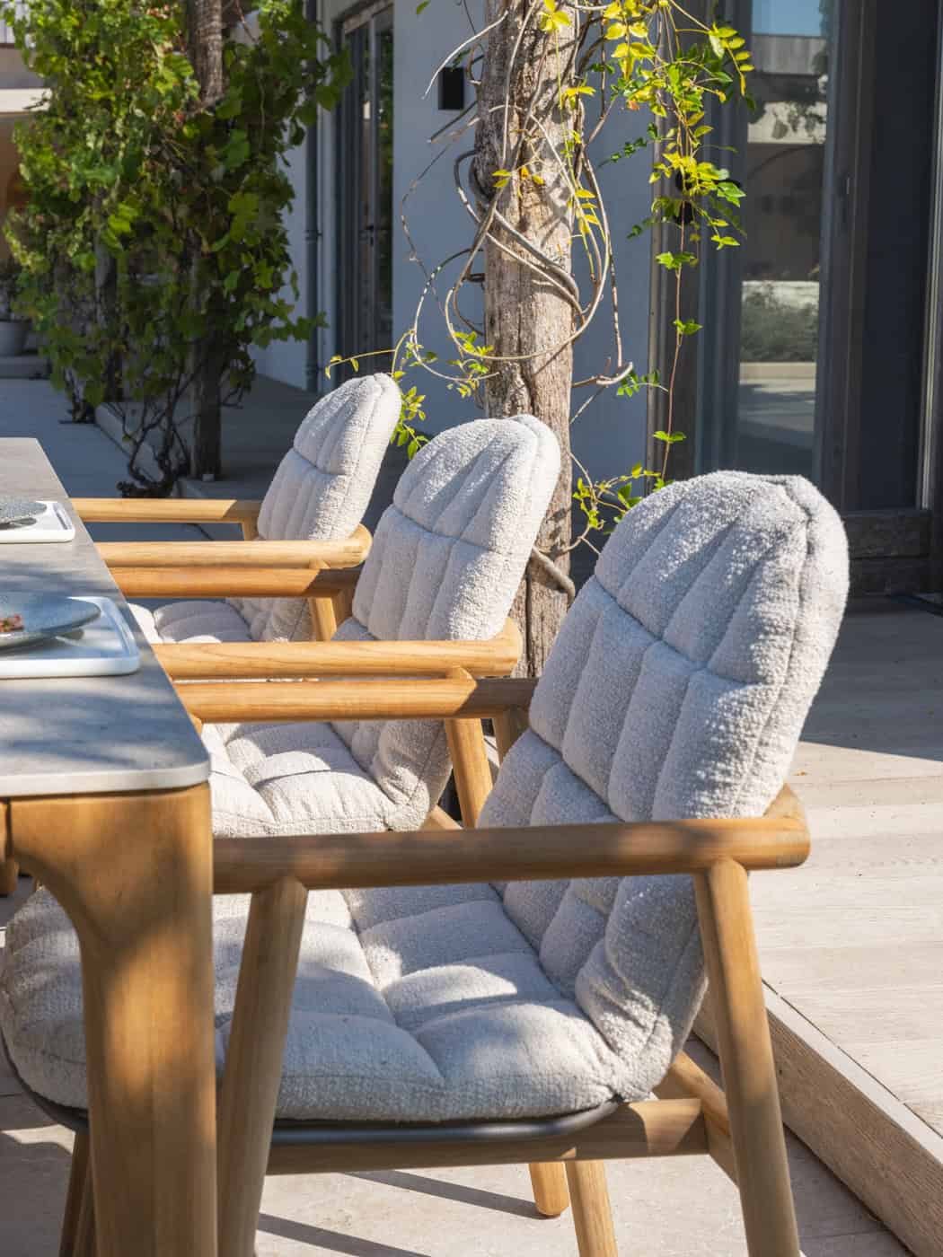 4 Seasons Outdoor Samos dining stoel + Taste 4SO Prado teak tafel 130 Ø cm