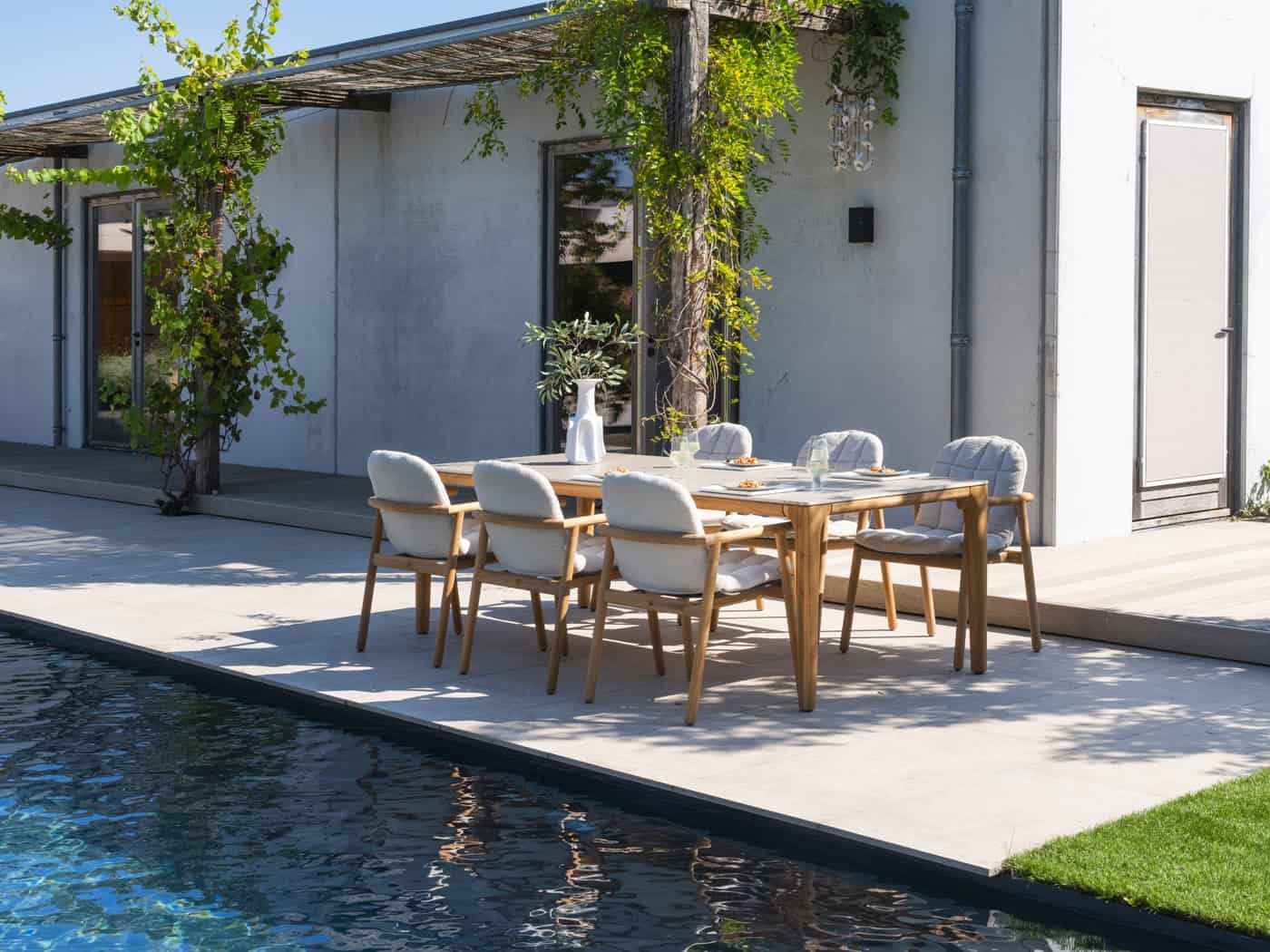 4 Seasons Outdoor Samos dining stoel + Taste 4SO Prado teak tafel 130 Ø cm